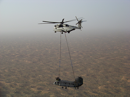 Canadian forces, us marines lift damaged chinook to safety