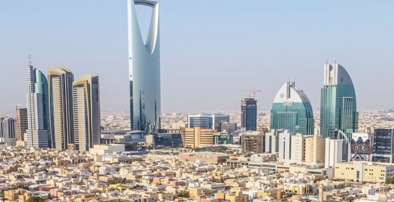 استضافة المملكة العربية السعودية عن محادثات سلام بين موسكو وكييف
