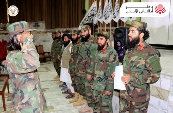 تخرج عشرات من العسكريين من قيادة عبدالله بن مسعود للتدريب العسكري المشترك بعد تلقيهم التدريبات الاحترافية