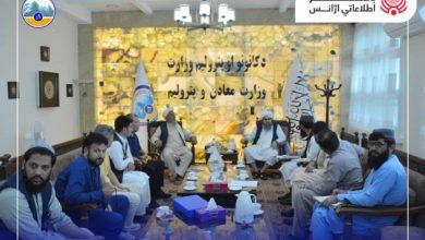 وزير المناجم والبترول بالوكالة يلتقي مع رؤساء شركات التعدين الكبرى الفائزة